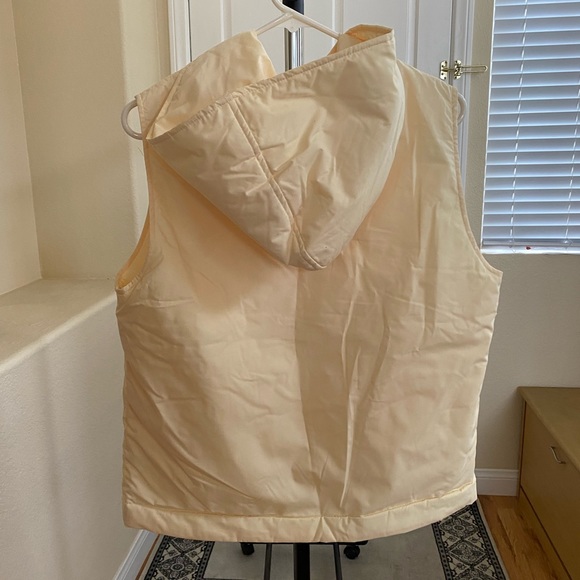 GAP vest with hood size medium - Picture 5 of 11